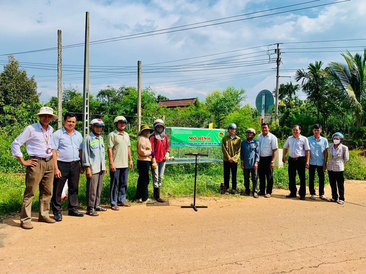 Hội Nông dân xã Quảng Tiến ra mắt mô hình “thu gom chai lọ thuốc bảo vệ thực vật”